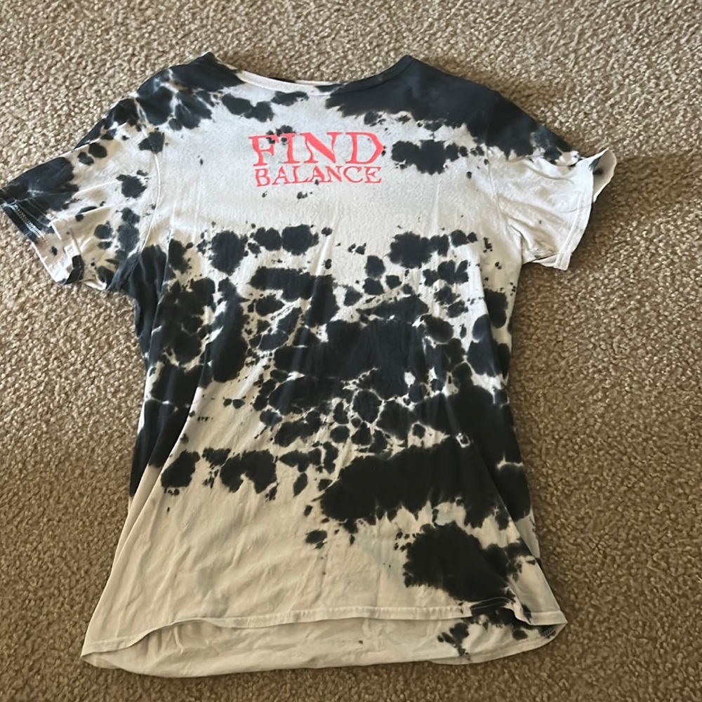 White navy blue shirt small in mens